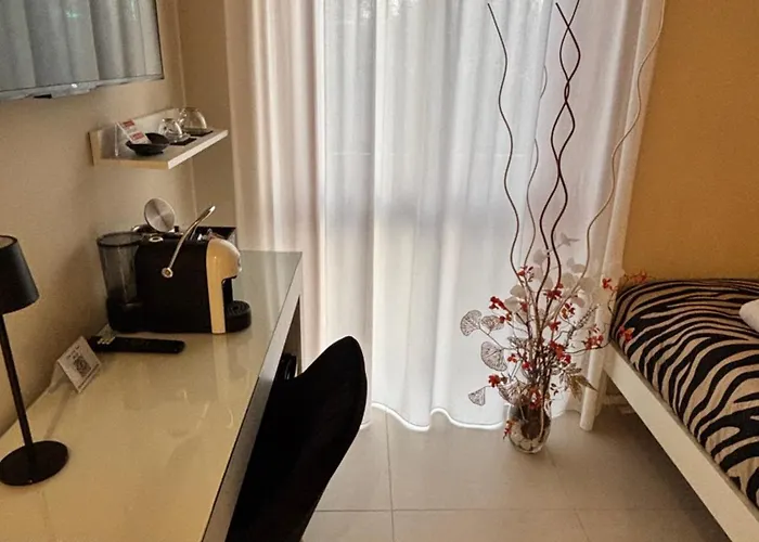 Salotto Santa Franca 3* פיאצ'נצה